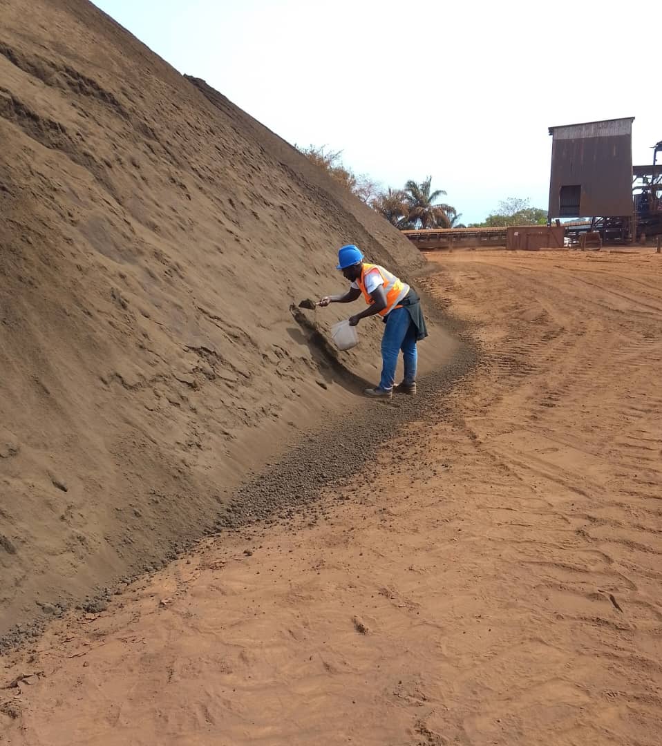 Bulk mineral sample collection